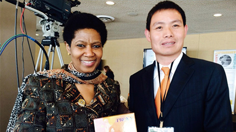 珀莱雅尊贵定制礼 敬赠南非首位女性副总统